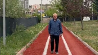 MHP lideri Devlet Bahçeli'nin Ferdi Tayfur'un "Söyleten Sensin" şarkısı eşliğinde
