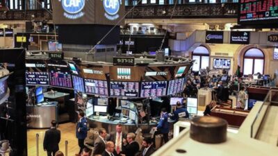 Kapanışta Dow Jones endeksi 260 puanın üzerinde değer kazandı ve