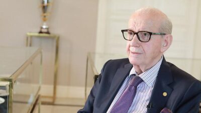 Türkiye Futbol Federasyonu Onursal Başkanı Şenes Erzik, gündeme dair açıklamalarda