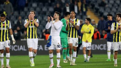 Fenerbahçe, Süper Lig'in 33. haftasının kapanış maçında deplasmanda Sivasspor'la 2-2