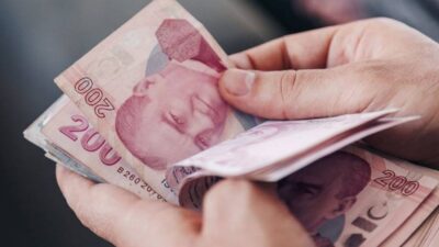 Milyonlarca emekli ve memur, aydan aya yükselen enflasyon nedeniyle eriyen
